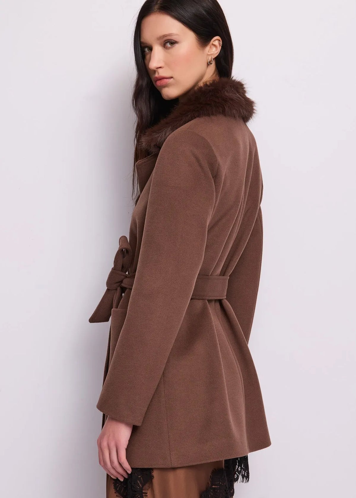 MANTEAU MI LONG COL FAUSSE FOURURE FD35012 By GAUDI