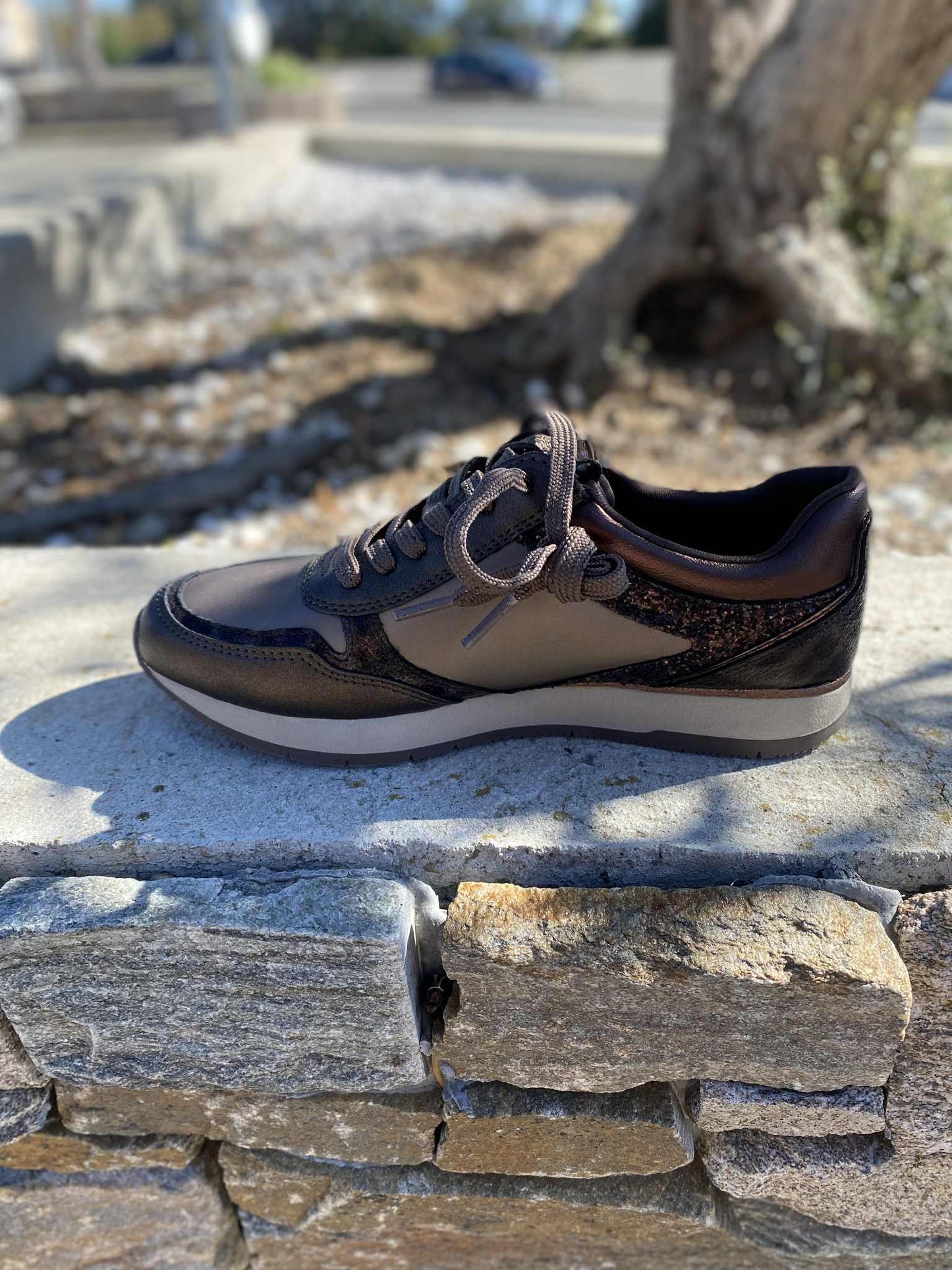 TENNIS ZIP BANDE OR 23603 By TAMARIS