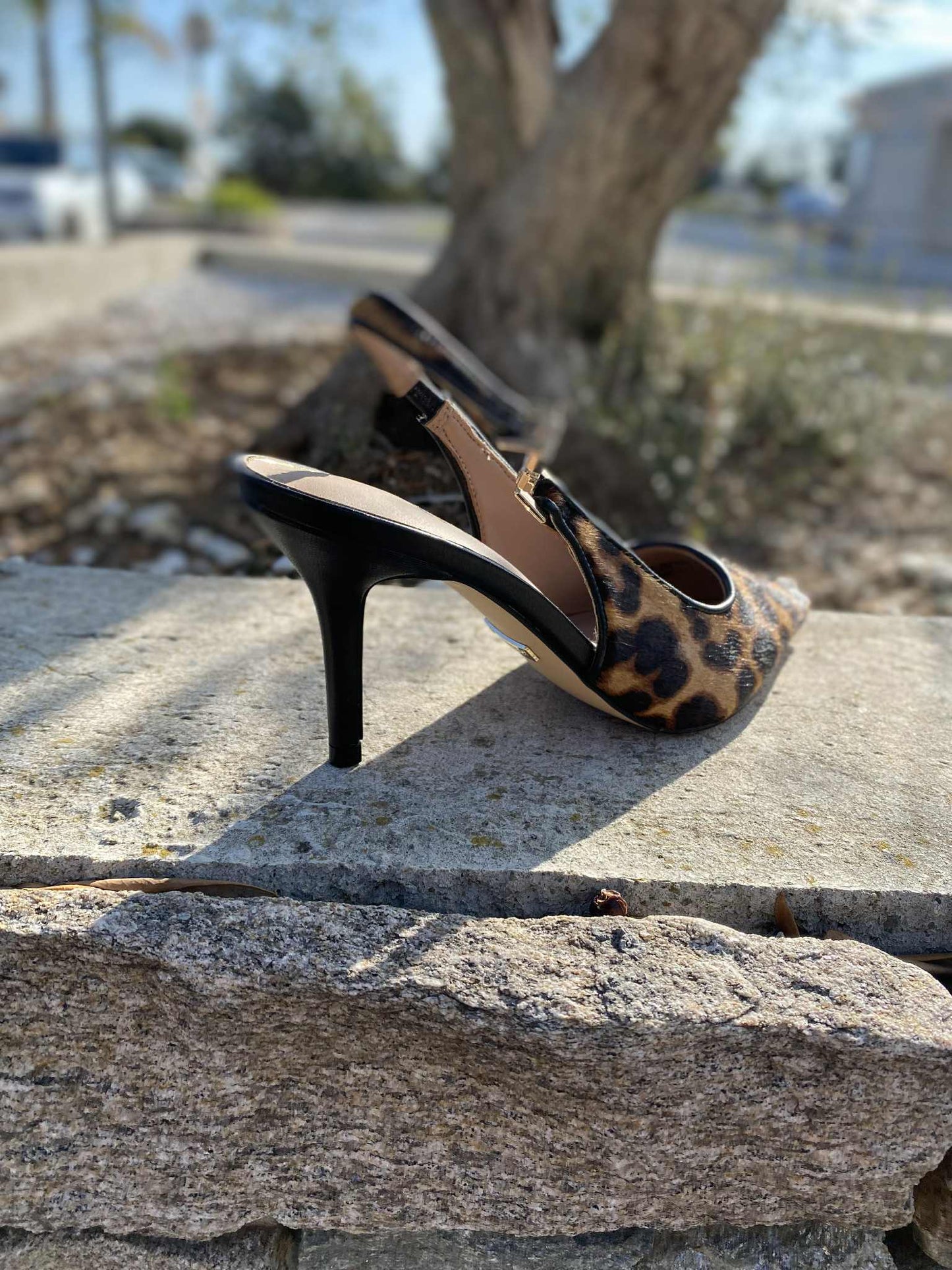 ESCARPINS MOTIF FLTNS By GUESS