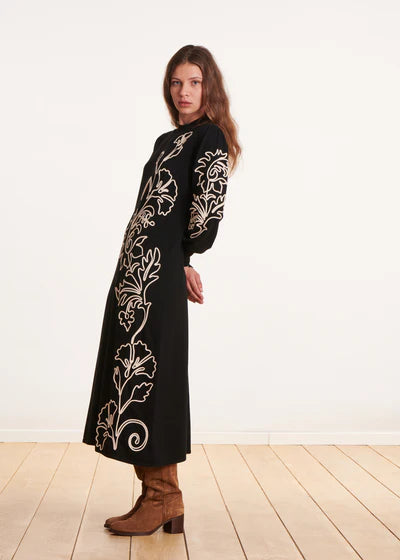 ROBE PULL FLEUR BRODE ZEBINA By LA FEE MARABOUTEE