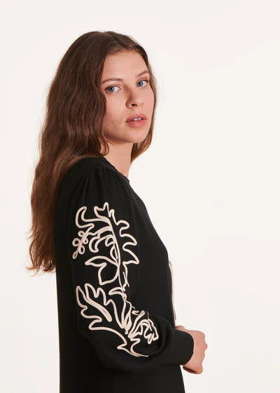 ROBE PULL FLEUR BRODE ZEBINA By LA FEE MARABOUTEE