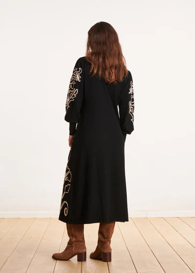 ROBE PULL FLEUR BRODE ZEBINA By LA FEE MARABOUTEE