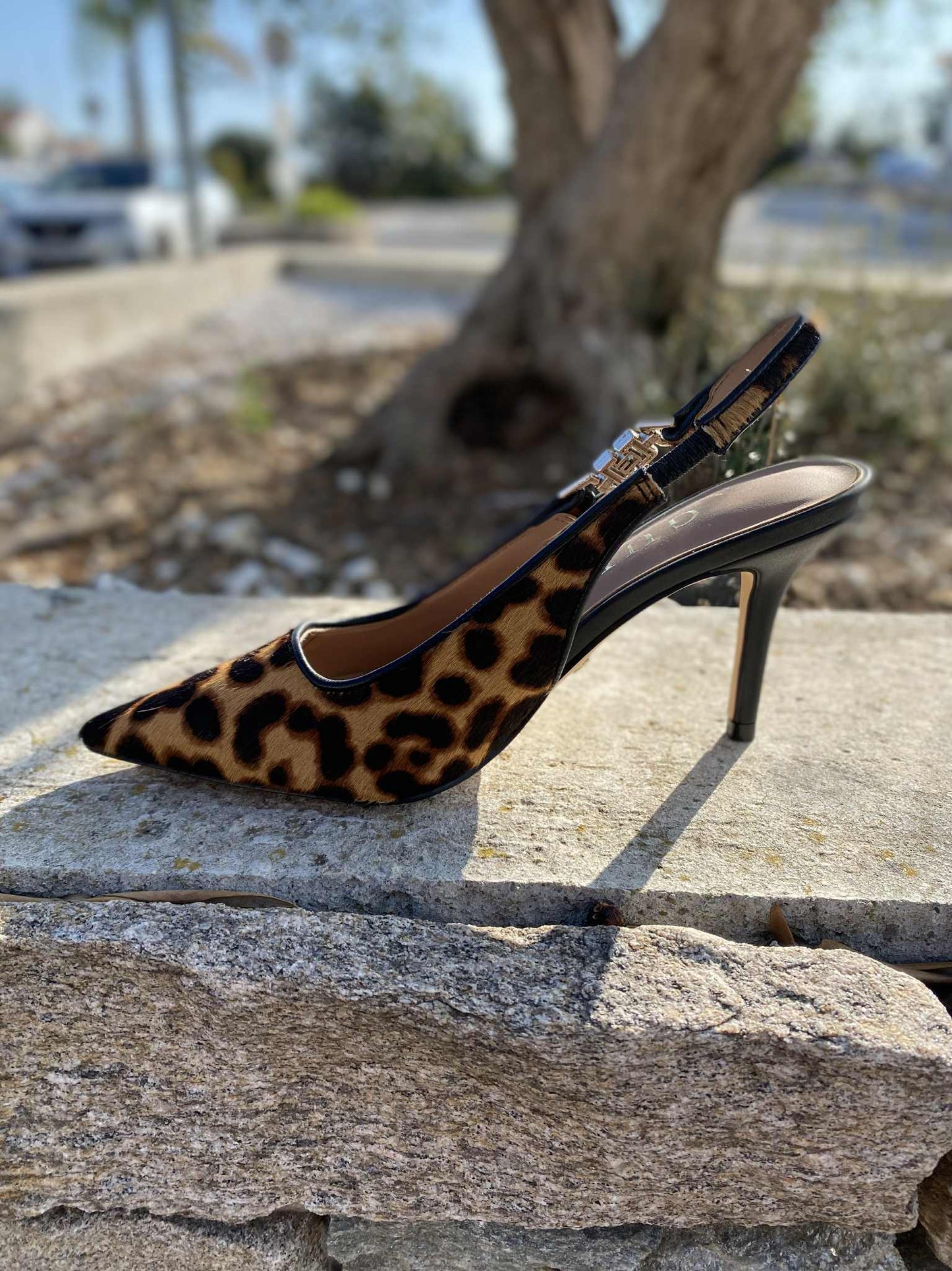 ESCARPINS MOTIF FLTNS By GUESS