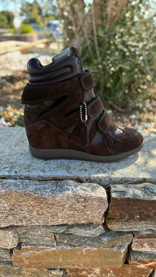 COMPENSEE A STRACH MAVIS By STEVE MADDEN